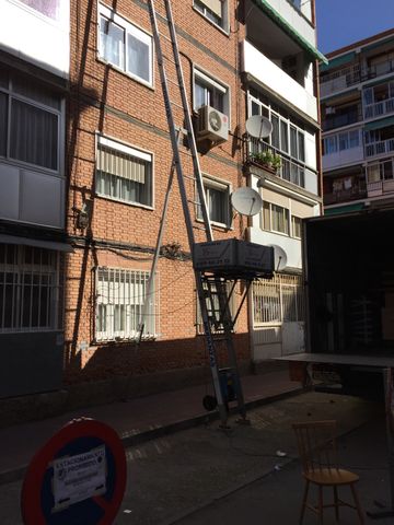 Elevador de fachadas en Alcalá de Henares